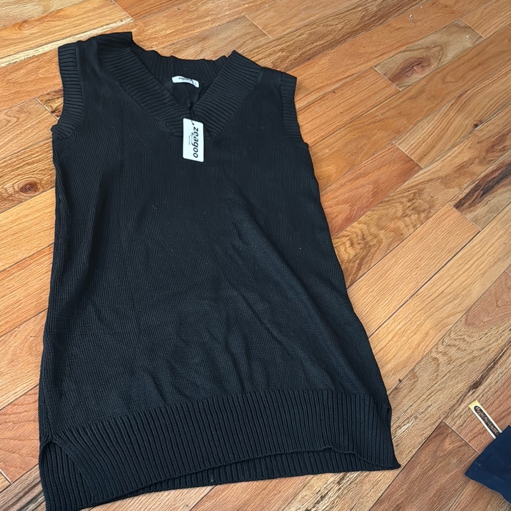 Black Sleeveless Knit Top